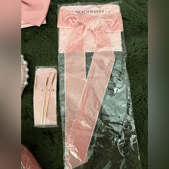 Pink Beachwaver hair accessory bundle all NWT plus mystery gifts! - Picture 2 of 9